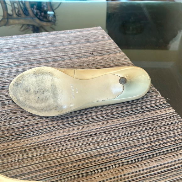 Nine West Nude Patent Leather Peep Toe Heels in Size 9.5 - Picture 7 of 8